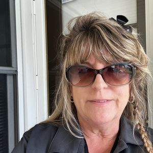 Meet your Posher, Denise